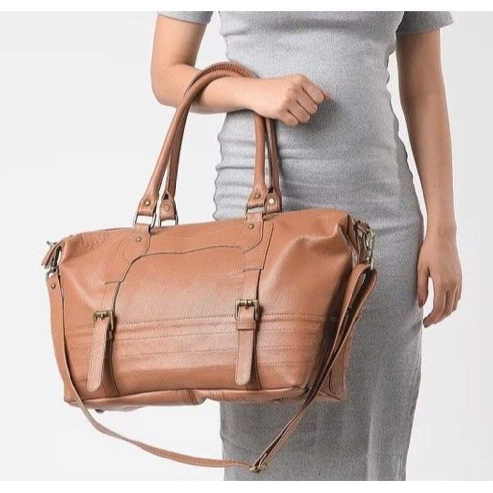 Gorgeous 100% Leather Travel Bag Camel Brown Shoulder Strap Zippered NWT